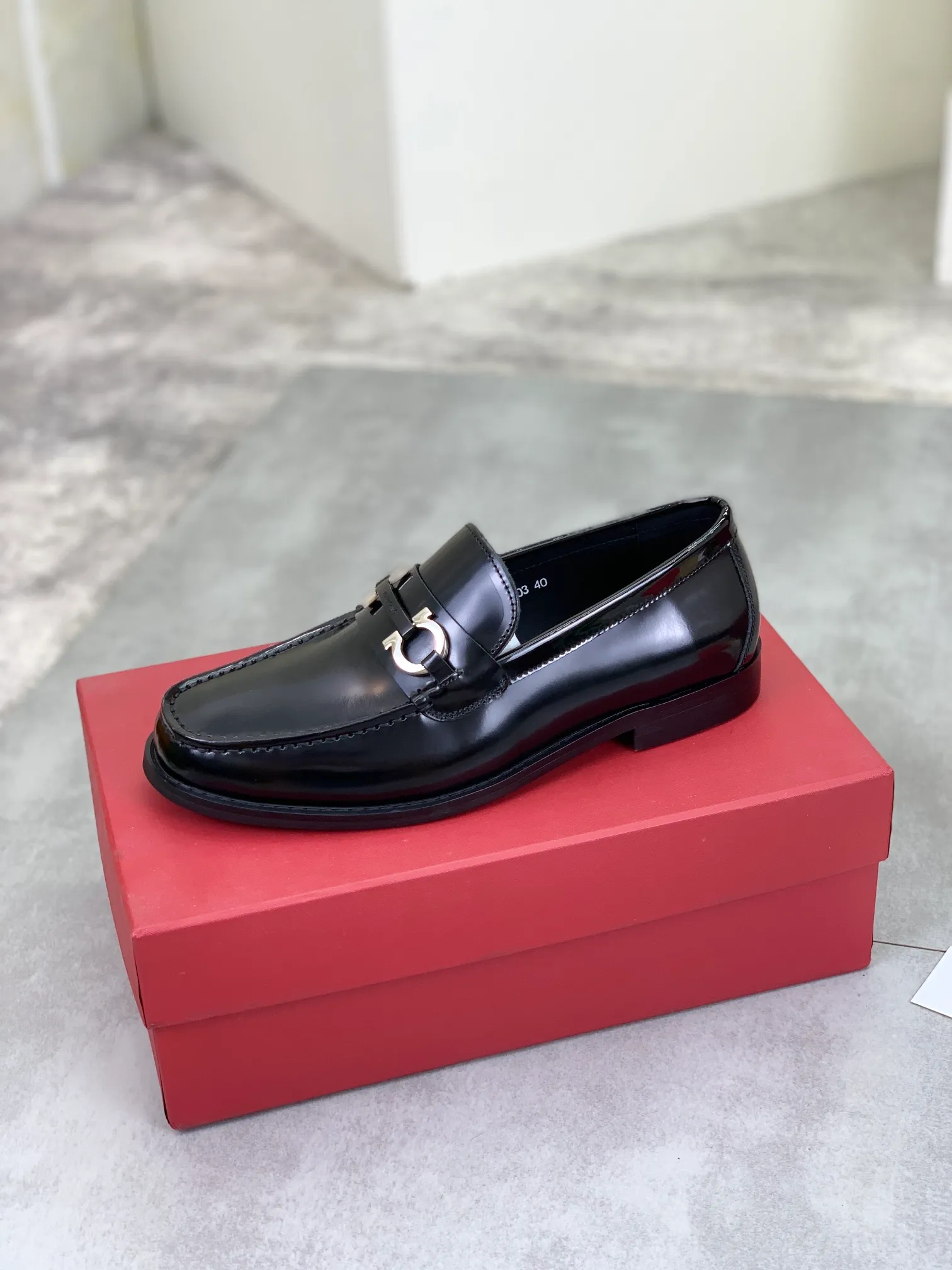 Men's Men's Shoes 💰P460💰[New Style] Water-dyed Niuli 🆘[Salvatore Ferragamo] Ferragamo's latest casual business leather shoes for men! Available at counters simultaneously! The fabric is made of specially imported original calfskin, the lining is made of imported water-dyed cowhide, and the original combination outsole is absolutely luxurious and leads the fashion trend. Matching code: 38-45; 3️⃣ colors available